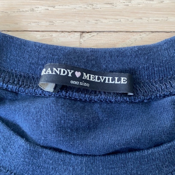 Brandy Melville- cropped long sleeve - Picture 2 of 2